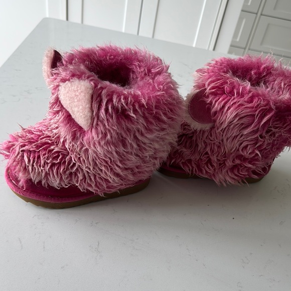 Ugg Toddler Fuzzy Boots - Picture 2 of 6